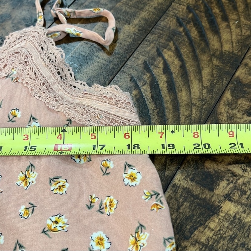 Hollister Floral lace tank with adjustable straps size large - Picture 9 of 12